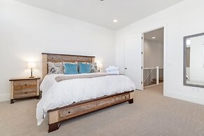 #13 At Bloomington Country Club 4 Bedroom Villa by Redawning