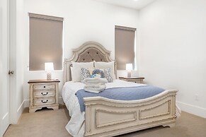 #13 At Bloomington Country Club 4 Bedroom Villa by Redawning