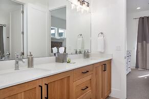 #13 At Bloomington Country Club 4 Bedroom Villa by Redawning