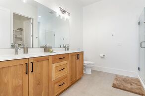 #13 At Bloomington Country Club 4 Bedroom Villa by Redawning