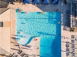 #13 At Bloomington Country Club 4 Bedroom Villa by Redawning