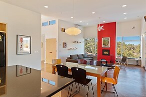 Butterfly House - Spectacular Modern Design and Mountain Views
