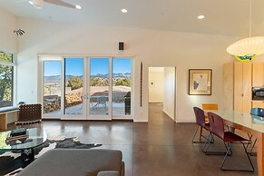Butterfly House - Spectacular Modern Design and Mountain Views