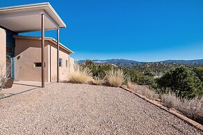 Butterfly House - Spectacular Modern Design and Mountain Views