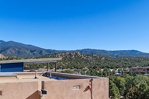 Butterfly House - Spectacular Modern Design and Mountain Views