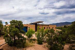 Butterfly House - Spectacular Modern Design and Mountain Views