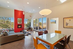 Butterfly House - Spectacular Modern Design and Mountain Views