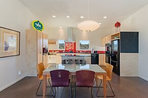 Butterfly House - Spectacular Modern Design and Mountain Views
