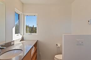 Butterfly House - Spectacular Modern Design and Mountain Views