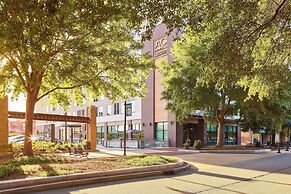 AC Hotel by Marriott Columbus Downtown