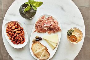 AC Hotel by Marriott Columbus Downtown