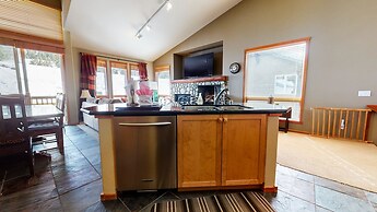 Snowcreek V 774 Gorgeous Mountain Views with Private Garage, Washer Dr