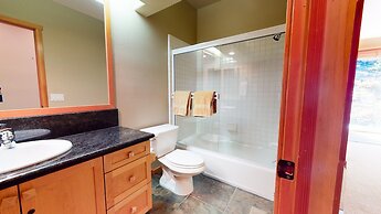 Snowcreek V 774 Gorgeous Mountain Views with Private Garage, Washer Dr