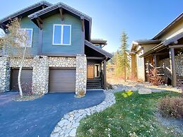 Snowcreek V 774 Gorgeous Mountain Views with Private Garage, Washer Dr