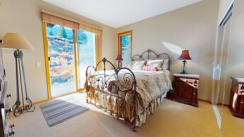 Snowcreek V 774 Gorgeous Mountain Views with Private Garage, Washer Dr