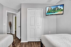 Fresh Decor With Hardwood Floors Huge Private Pool Area CDC Standards 