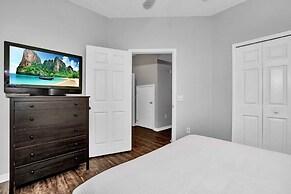 Fresh Decor With Hardwood Floors Huge Private Pool Area CDC Standards 