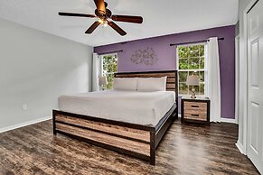 Fresh Decor With Hardwood Floors Huge Private Pool Area CDC Standards 