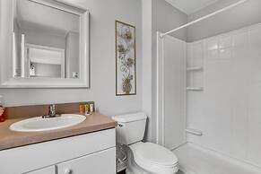 Fresh Decor With Hardwood Floors Huge Private Pool Area CDC Standards 