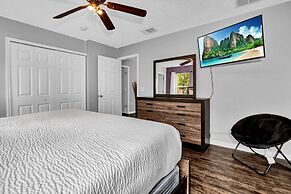 Fresh Decor With Hardwood Floors Huge Private Pool Area CDC Standards 