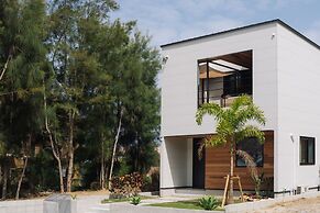 Urban Villa Resort Onna