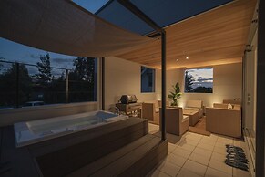 Urban Villa Resort Onna