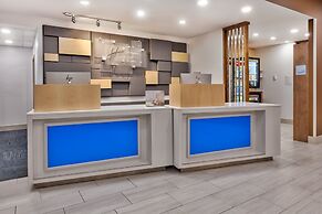 Holiday Inn Express & Suites Milan – Sandusky Area by IHG