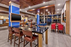 Holiday Inn Express & Suites Milan – Sandusky Area by IHG