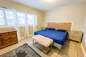 The Stone Castle - With Private Yard & Parking, Near Falls & Casino by