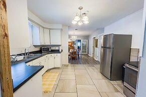 The Stone Castle - With Private Yard & Parking, Near Falls & Casino by