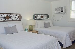 Vineyard Harbor Motel - Private Beach