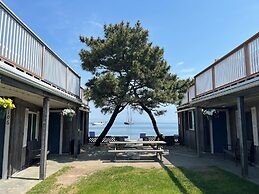 Vineyard Harbor Motel - Private Beach