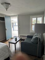 Vineyard Harbor Motel - Private Beach