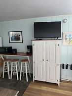 Vineyard Harbor Motel - Private Beach