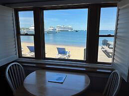 Vineyard Harbor Motel - Private Beach