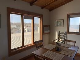 Vineyard Harbor Motel - Private Beach