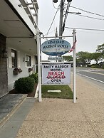 Vineyard Harbor Motel - Private Beach