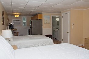 Vineyard Harbor Motel - Private Beach