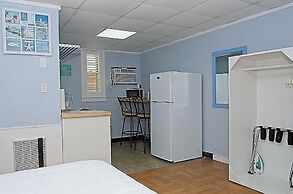 Vineyard Harbor Motel - Private Beach