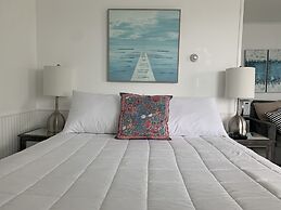 Vineyard Harbor Motel - Private Beach