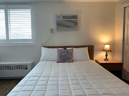 Vineyard Harbor Motel - Private Beach