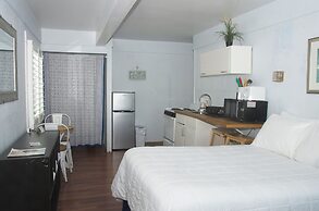 Vineyard Harbor Motel - Private Beach