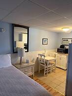 Vineyard Harbor Motel - Private Beach