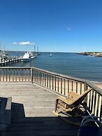 Vineyard Harbor Motel - Private Beach