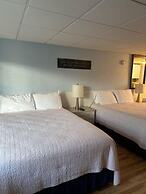 Vineyard Harbor Motel - Private Beach