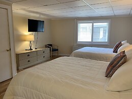 Vineyard Harbor Motel - Private Beach