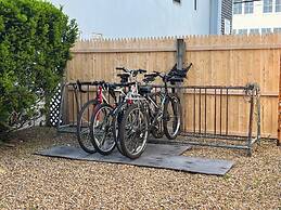 Vineyard Harbor Motel - Private Beach