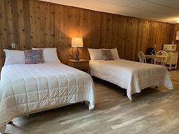 Vineyard Harbor Motel - Private Beach