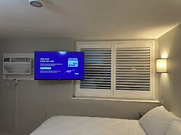 Vineyard Harbor Motel - Private Beach