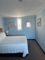 Vineyard Harbor Motel - Private Beach